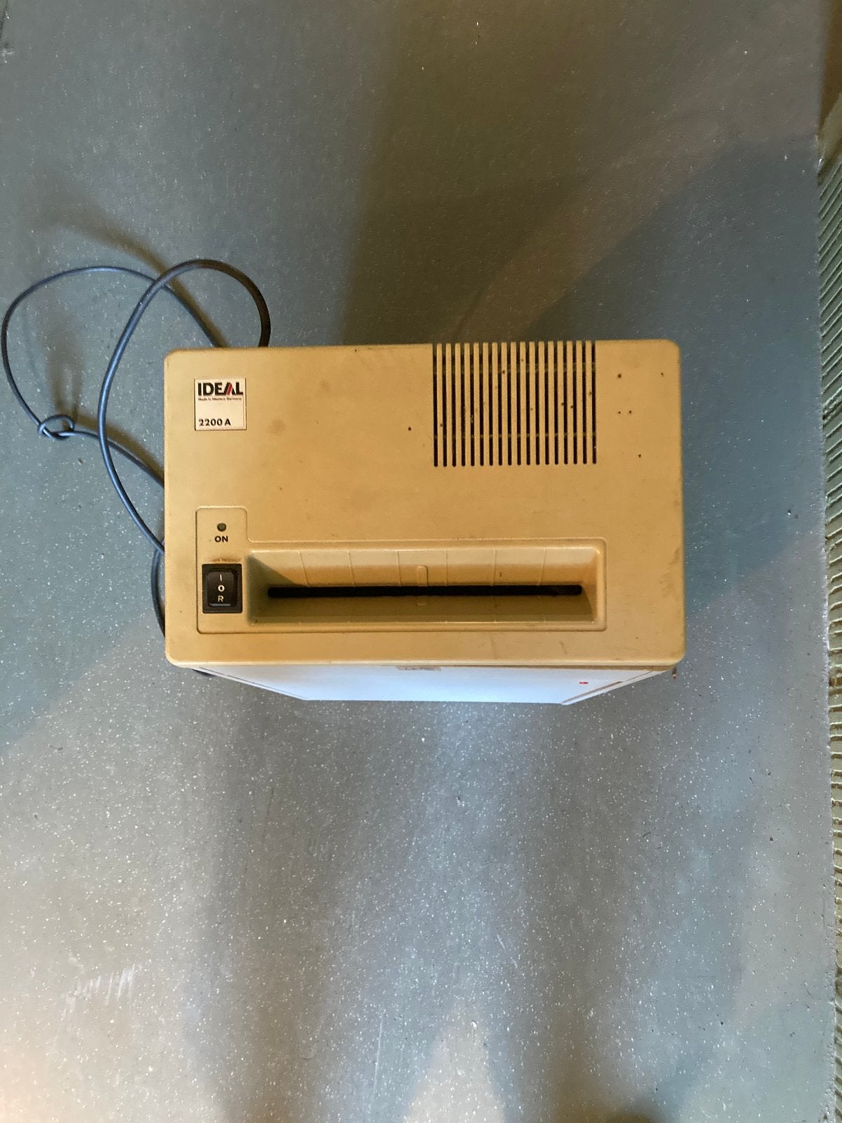 Stevige IDEAL papierversnipperaar houten kast in goede staat, Ophalen of Verzenden