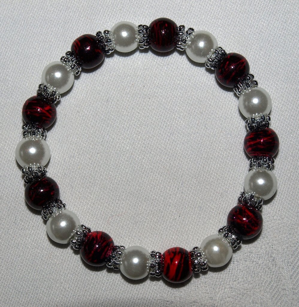 rekbare armband van witte parels en rood/zwarte  kralen, Ophalen of Verzenden, Nieuw, Overige kleuren, Overige materialen