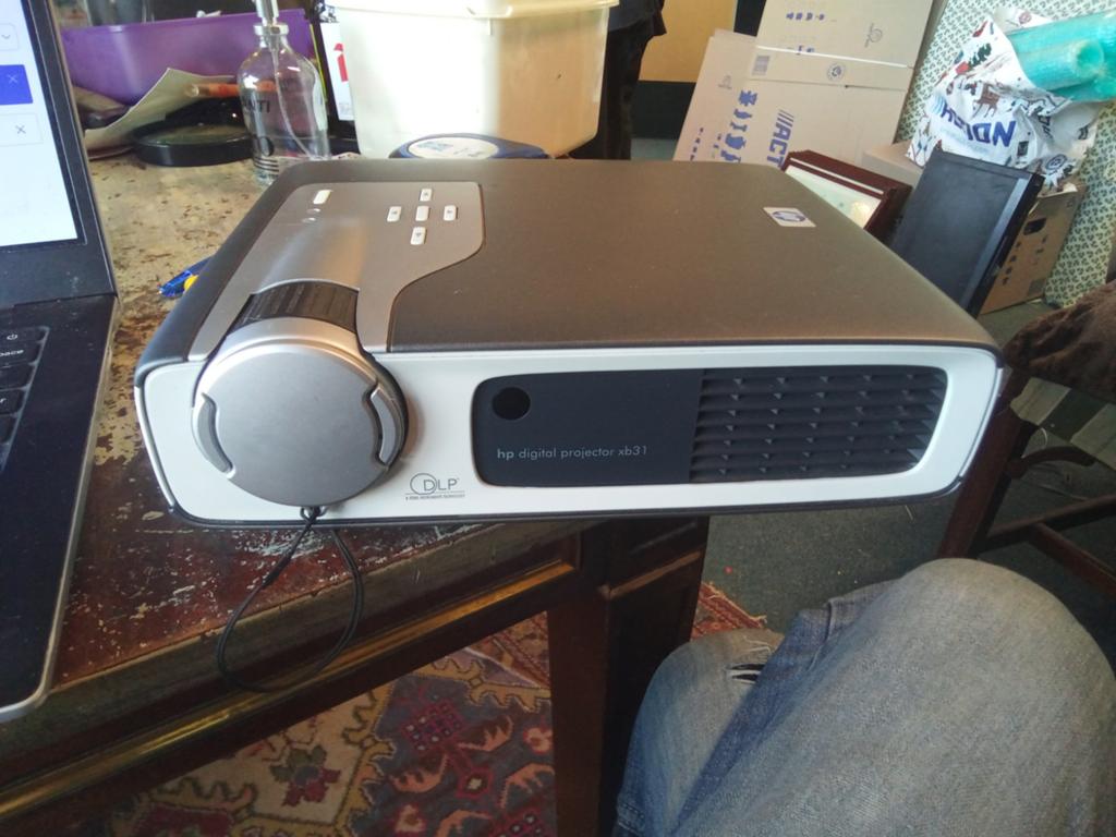 HP xb31 dlp projector met tas kabels en afstandsbediening, Ophalen of Verzenden, Zo goed als nieuw, LED