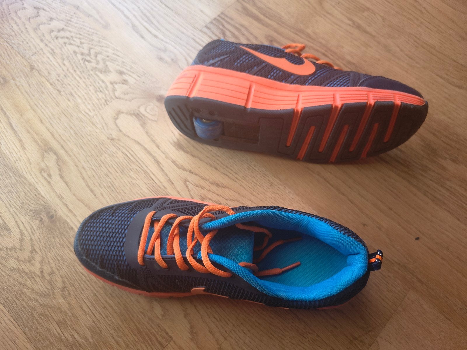 Wegklapbare wieltjes schoenen maat 39-40, Kinderen en Baby's, Speelgoed | Buiten | Rolschaatsen, Ophalen of Verzenden, Gebruikt