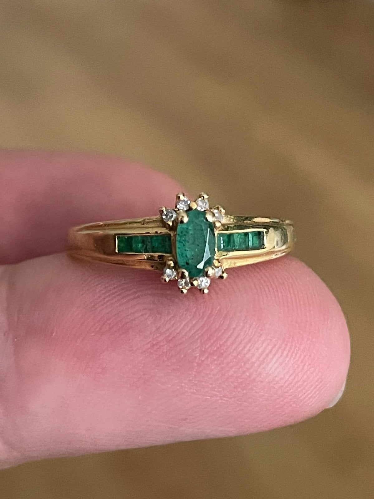 18 karaat gouden vintagering smaragden en diamantjes, Sieraden, Tassen en Uiterlijk, Ringen, 18 tot 19, Ophalen of Verzenden, Zo goed als nieuw