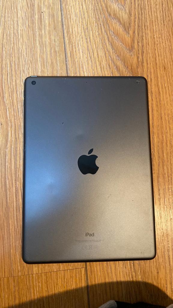 Ipad 9e generatie lees beschrijving !, Computers en Software, Apple iPads, Apple iPad, Zo goed als nieuw, Ophalen, 10 inch