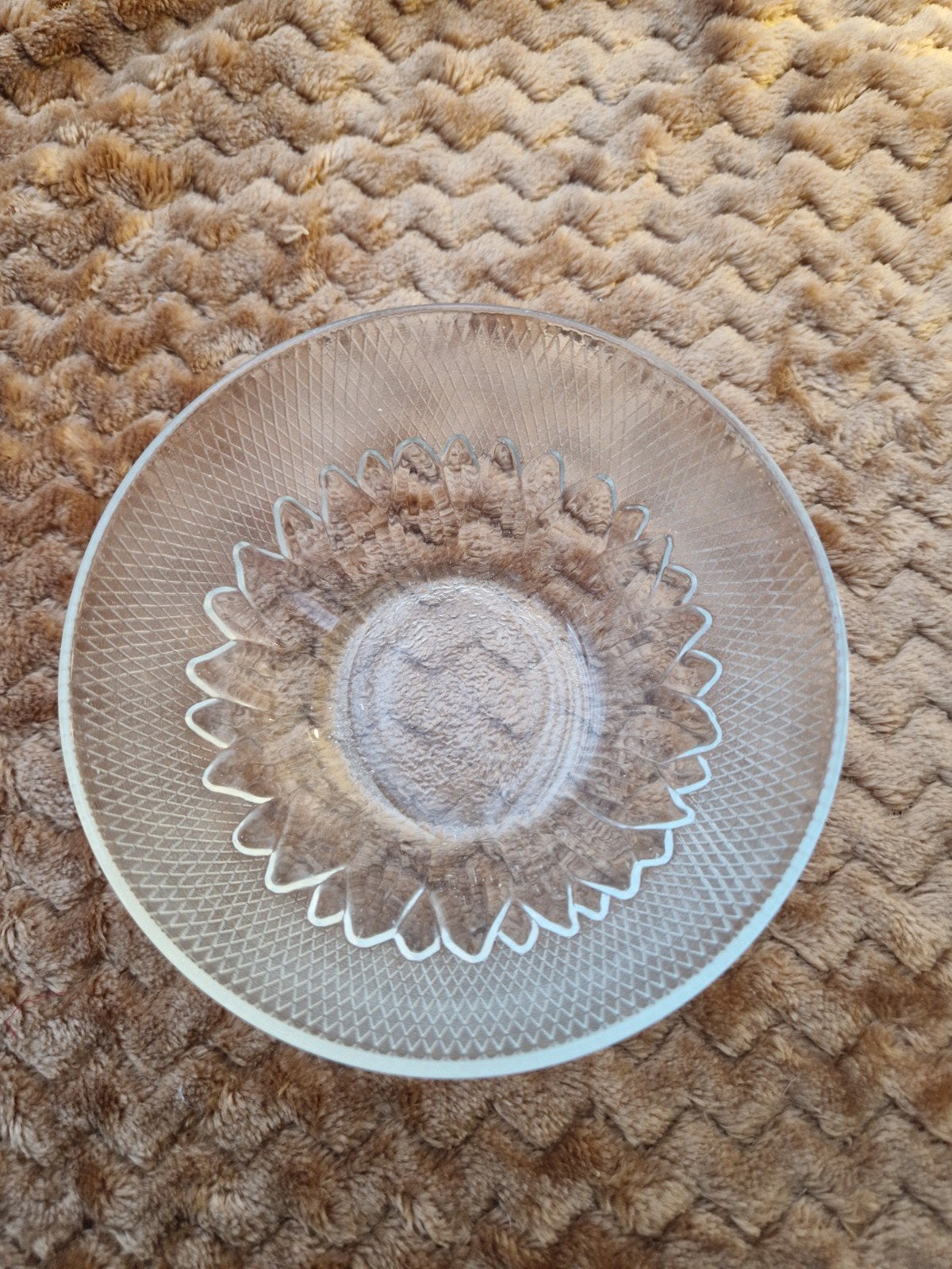Gratis klein glazen schaaltje met patroon, Ophalen