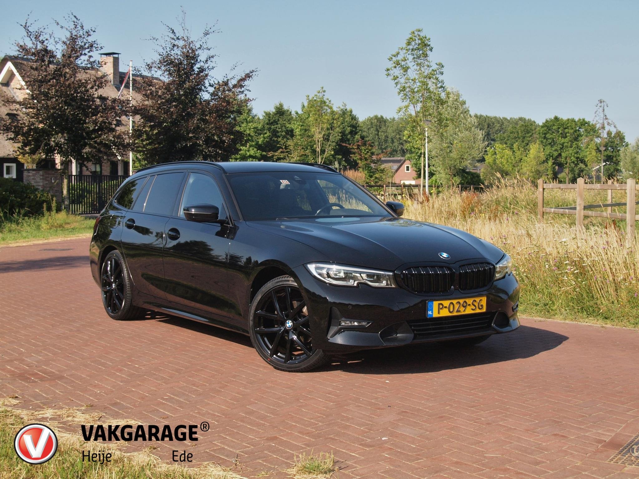 BMW 3-serie Touring 318i Business Edition | Black Optic | Ap, Auto's, 1998 cc, Gebruikt, 1535 kg, Leder en Stof