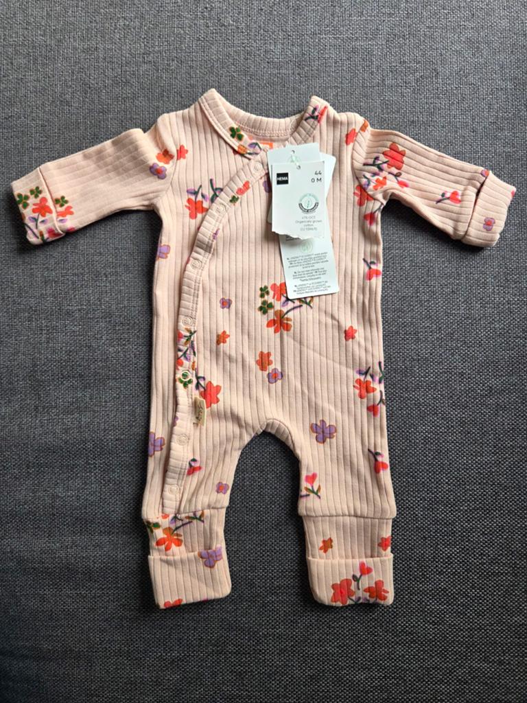 Nieuw HEMA pakje met Bloemenprint Maat 44, Kinderen en Baby's, Babykleding | Prematuur, Meisje, Nieuw, Ophalen of Verzenden, HEMA