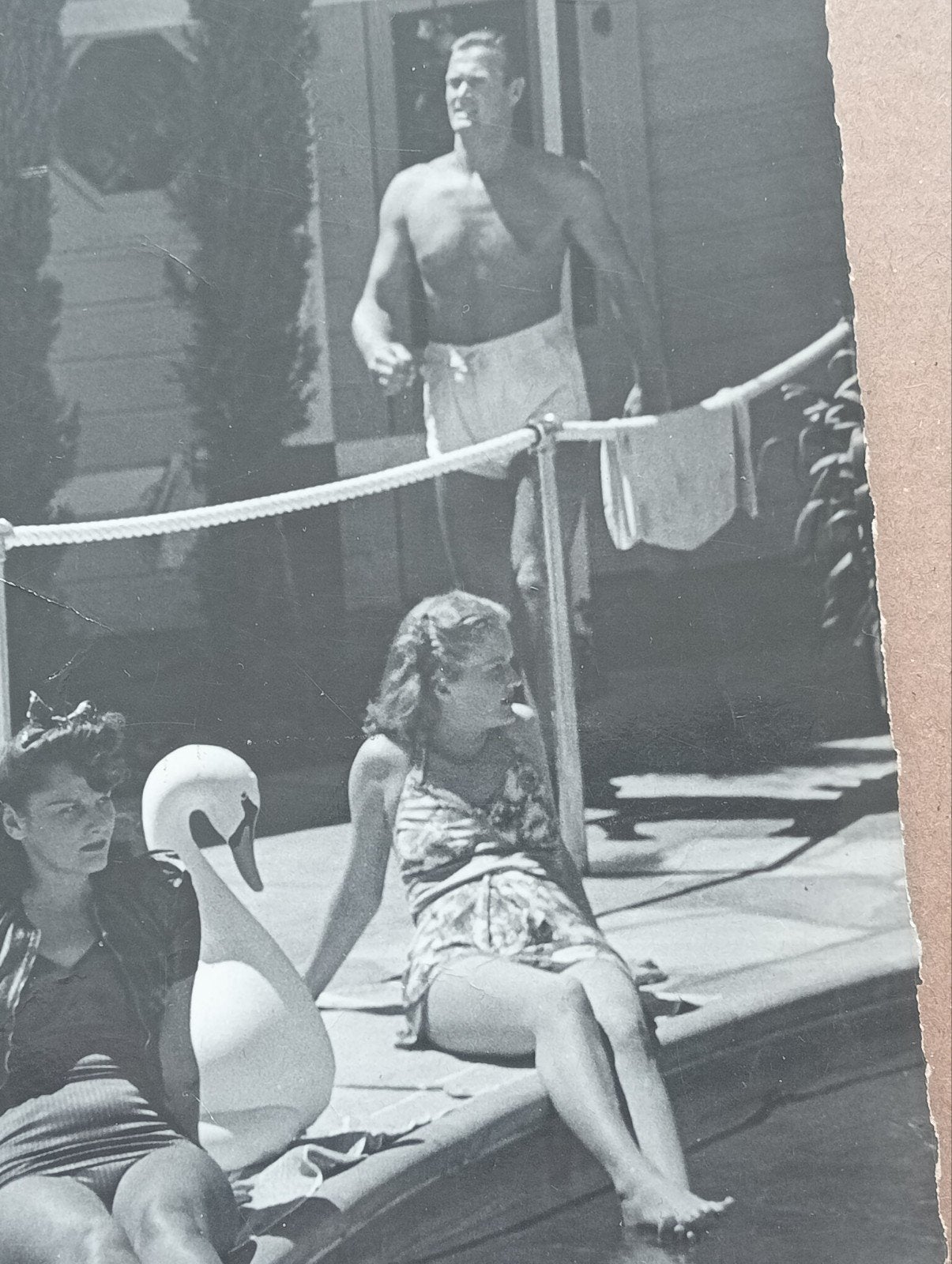 Vintage foto: Zomerse taferelen bij het zwembad, Ophalen of Verzenden, Gebruikt