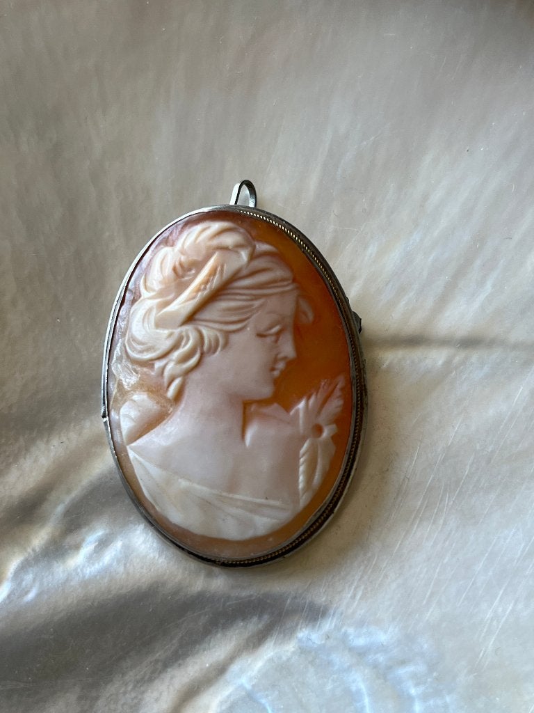Oude zilveren broche / hanger: schelp camee, Ophalen of Verzenden, Zilver, Broche