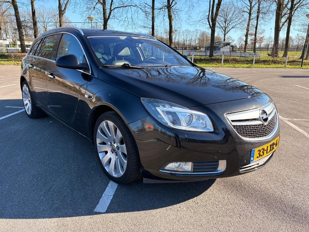 ✅Insignia Sports 2.0 T Cosmo 4x4 Distributie ketting/turbo✅, Auto's, Opel, 1998 cc, 1800 kg, 4 cilinders, Zwart