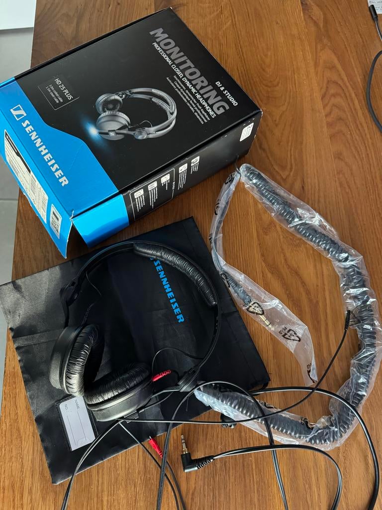 Sennheiser HD 25 PLUS met hoesje, case, spiraalkabel, Audio, Tv en Foto, Koptelefoons, Ophalen of Verzenden, Zo goed als nieuw