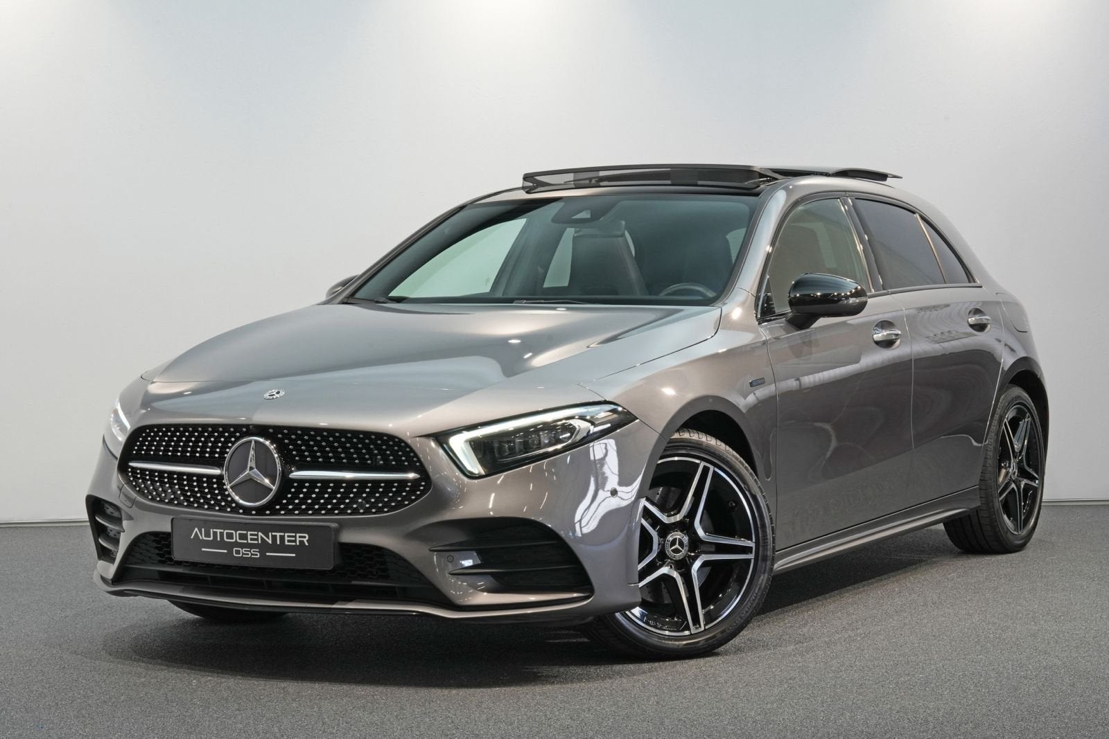 Mercedes-Benz A-Klasse A 250 e, Auto's, Dealer onderhouden, 216 pk, Plug-in hybride, 1600 kg