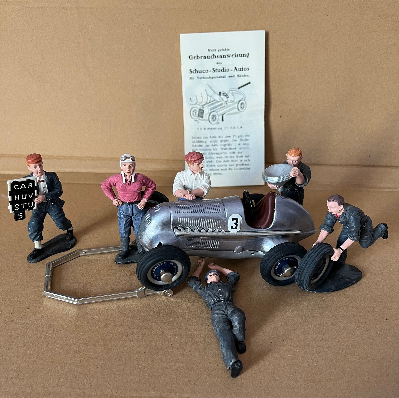 Schuco Studio 1050 met crew oldtimer, Ophalen of Verzenden, Zo goed als nieuw