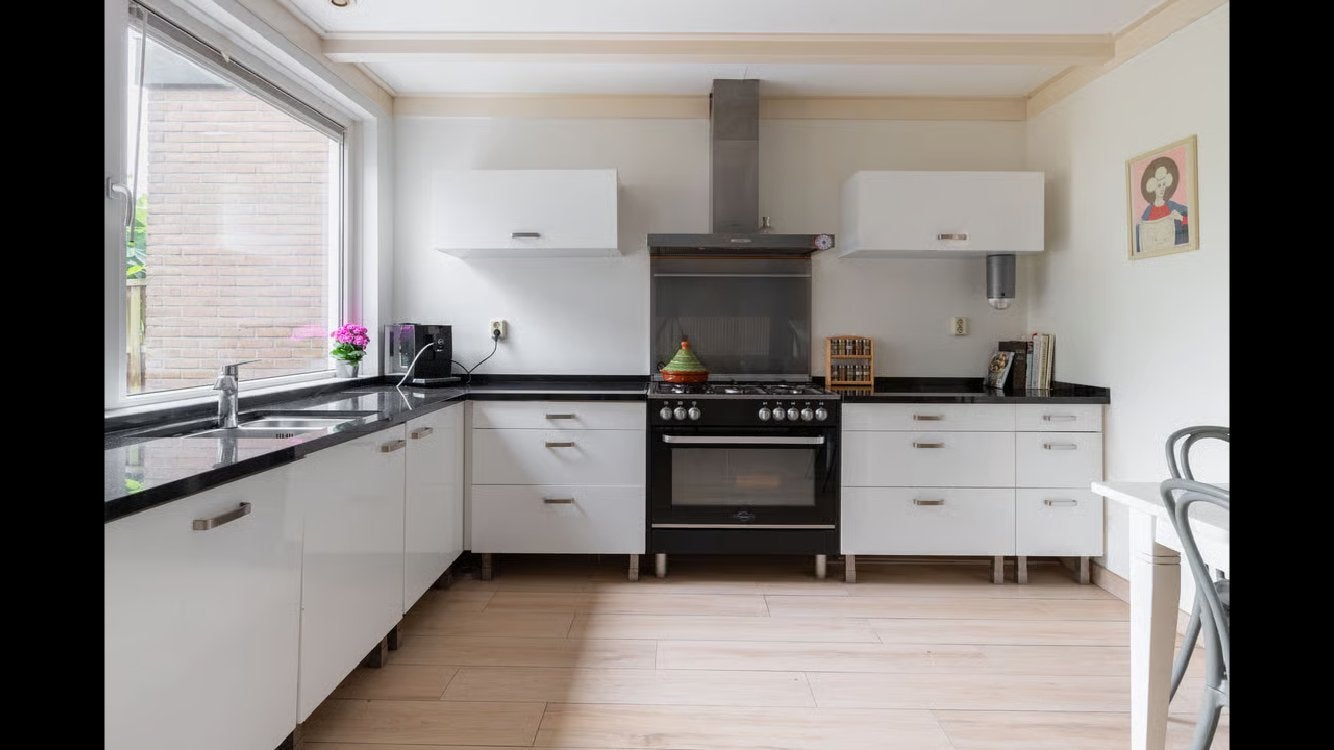 Ikea hoekkeuken met zwart blad - gratis af te halen, Gebruikt, Overige materialen, Wit, Hoekkeuken