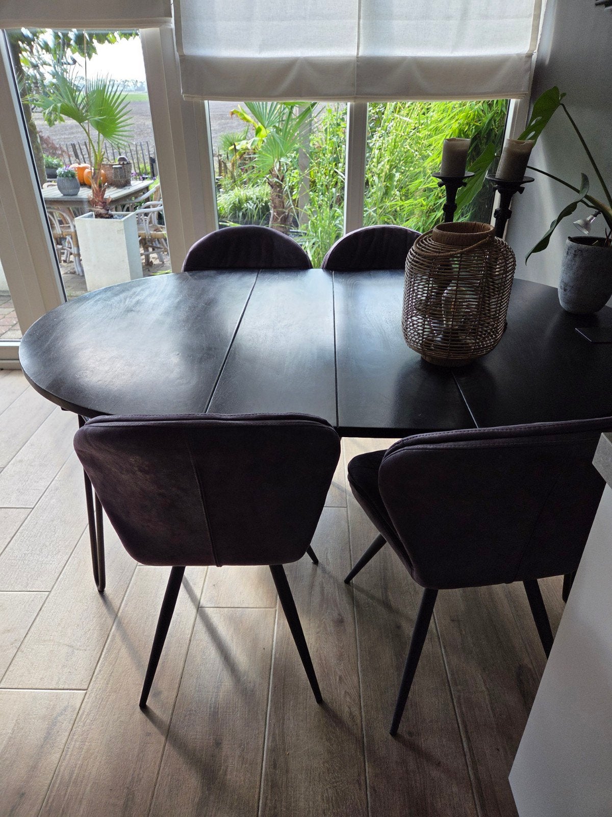 Zwarte houten tafel met ijzeren poten, Ophalen, Ovaal, 150 tot 200 cm, 100 tot 150 cm