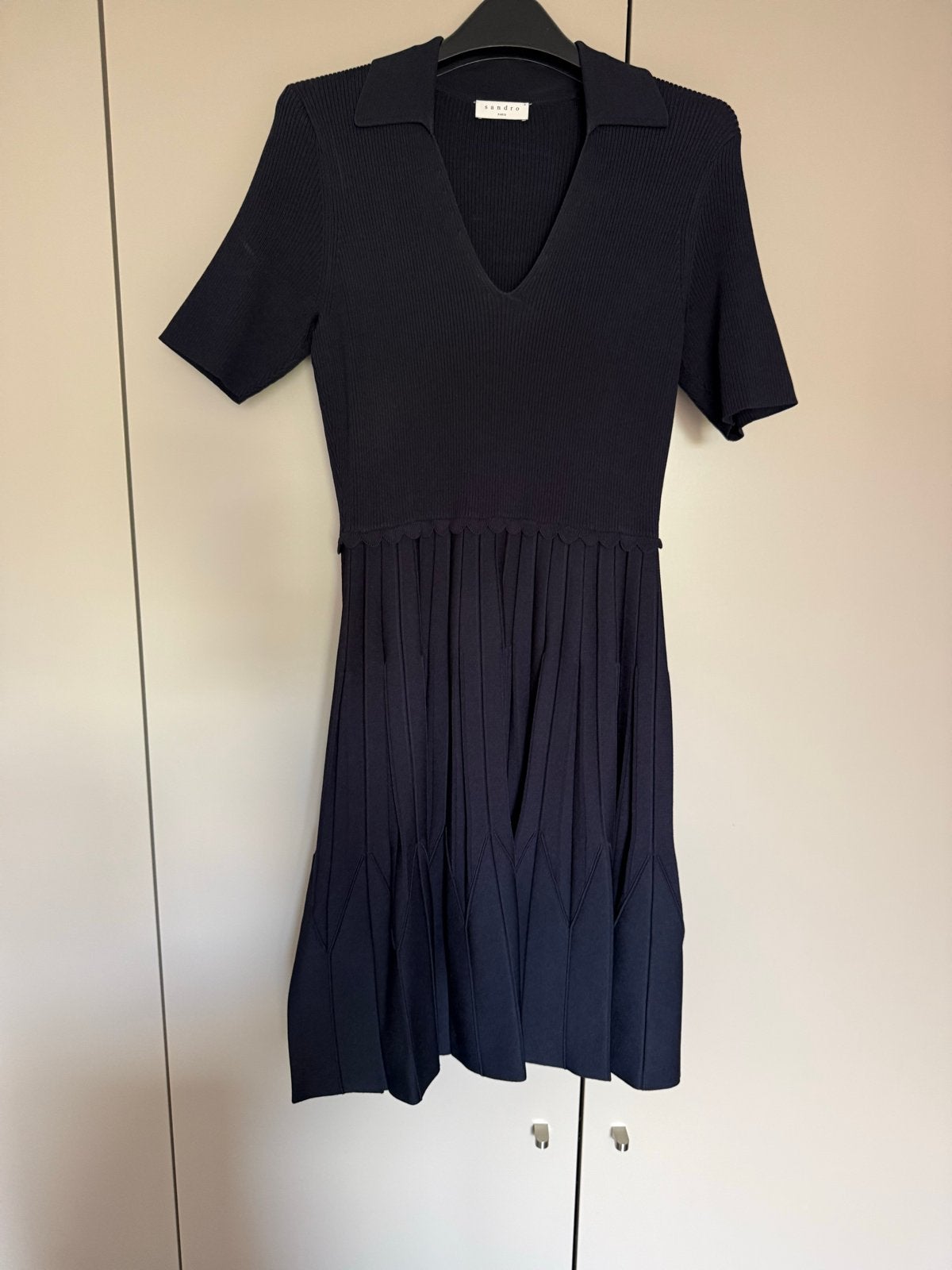 Sandro jurk nieuw met kaartjes donker marine blauw maat 42, Kleding | Dames, Jurken, Ophalen of Verzenden, Nieuw, Maat 42/44 (L)