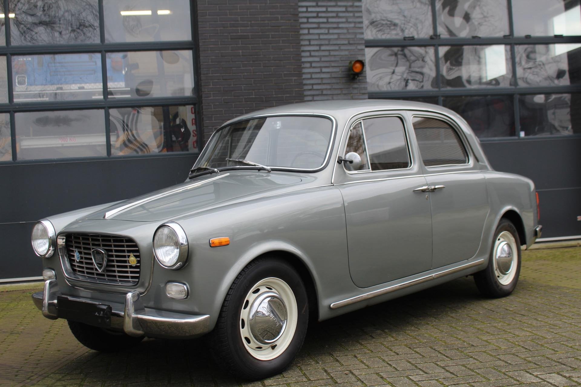 Lancia APPIA Series III Berlina V4 NIEUWSTAAT! RESTORED, Lederen bekleding, Stof, Beige, Overige carrosserieën