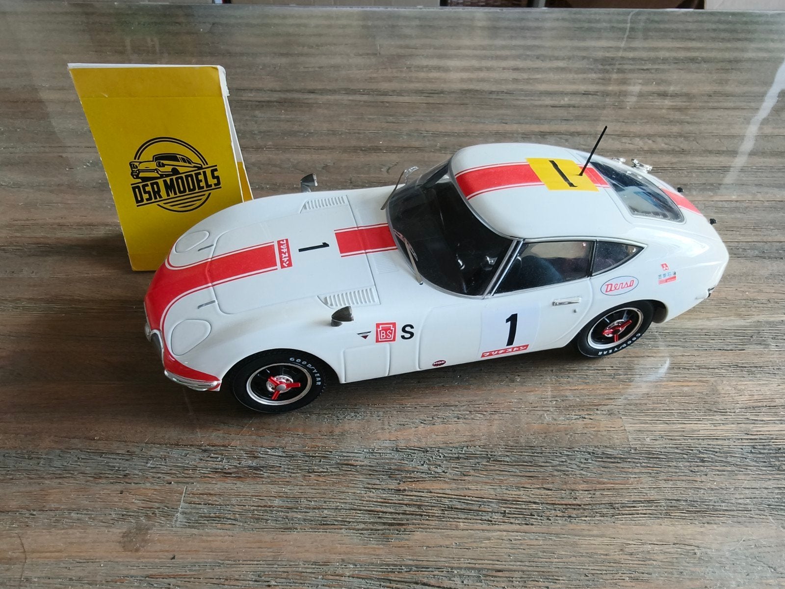 Triple9 Toyota 2000GT 1:18 modelauto, Hobby en Vrije tijd, Auto, Niet van toepassing, modelauto, Ophalen of Verzenden, Zo goed als nieuw