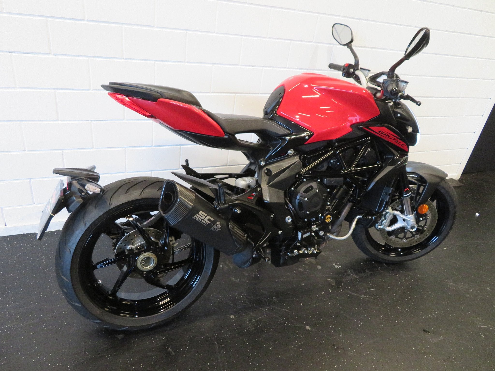 MV Agusta BRUTALE 800 NIEUWSTAAT HISTORIE (bj 2020), Motoren, Motoren | MV Agusta, Meer dan 35 kW, 798 cc, Naked bike, Gebruikt