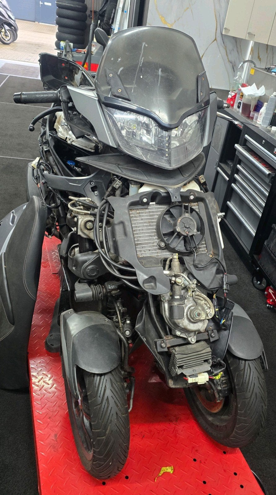 PIAGGIO MP3 YOURBAN 300CC – OPKNAPPER / ONDERDELEN, Motoren, Ophalen