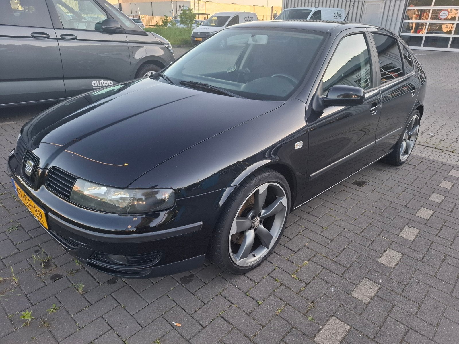 Seat Leon 1.8 20VT 180HP, Voorwielaandrijving, Electronic Stability Program (ESP), Zwart, 4 cilinders