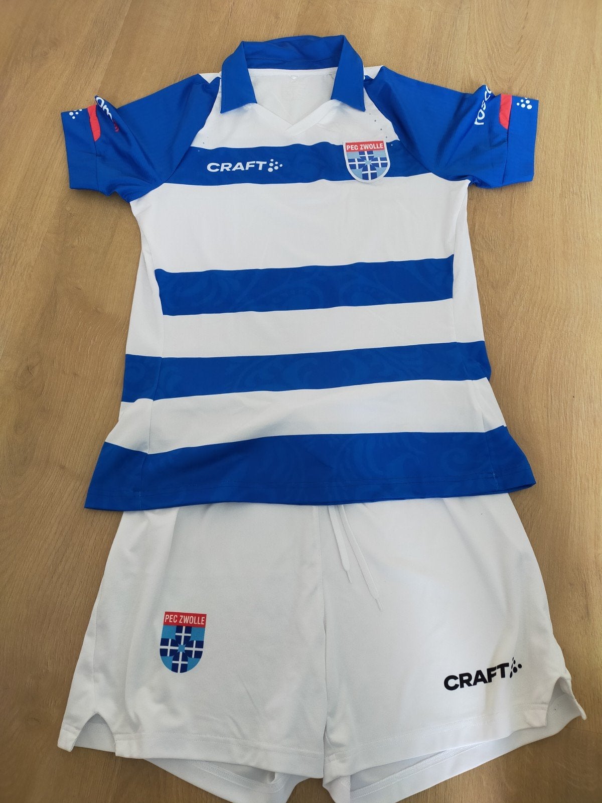 PEC Zwolle voetbaltenue - Maat S, Kleding | Dames, Sportkleding, Ophalen, Blauw, Overige typen, Nieuw