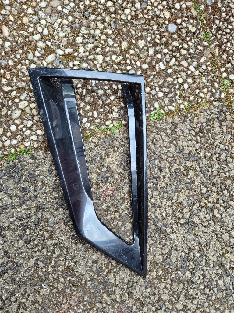Skoda Fabia 4 bumper luchtgeleider/rooster 6VA 807 682, Auto-onderdelen, Carrosserie en Plaatwerk, Gebruikt, Ophalen of Verzenden