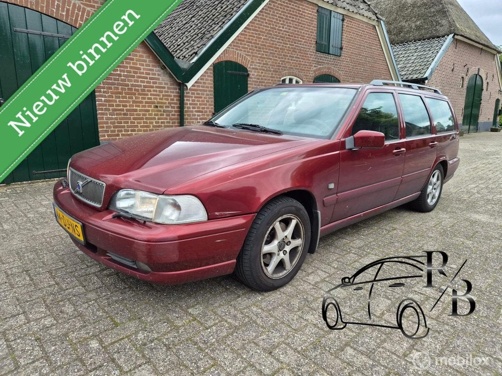 Volvo V70 2.4 Comfort Europa 1 JAAR APK LPG AIRCO AUTOMAAT, Auto's, Volvo, Gebruikt, Zwart, Leder en Stof, 2435 cc