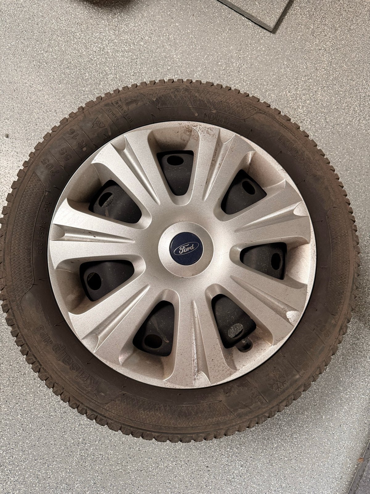 Kleber winterbanden 205/55 R16 met Ford wieldoppen, Gebruikt, 16 inch, Banden en Velgen, Personenwagen