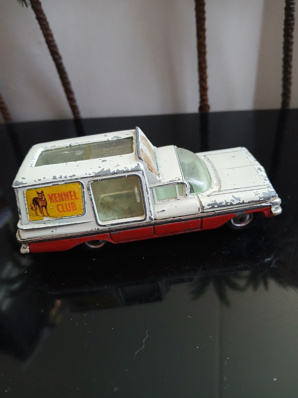 Chevrolet Impala  Kennel Club. Corgi toys, mist sticker, Ophalen of Verzenden, Gebruikt, Auto, Corgi