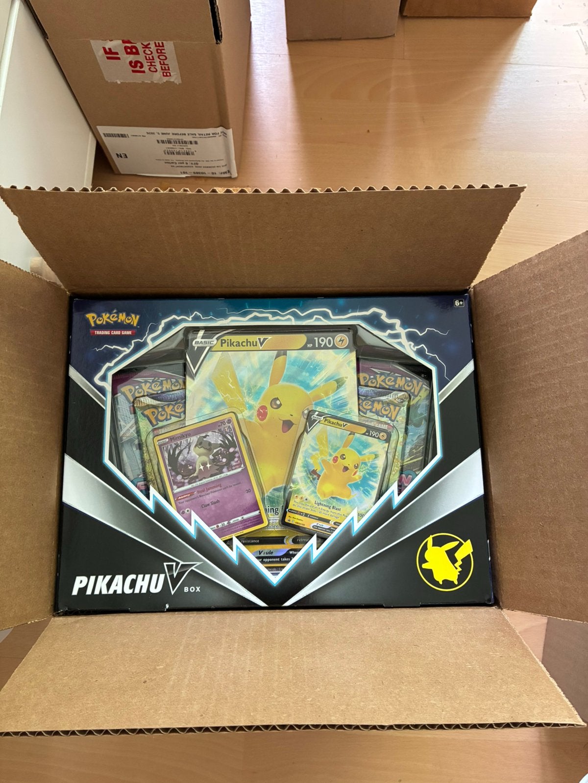 Pikachu v box case, Ophalen of Verzenden, Zo goed als nieuw, Boosterbox