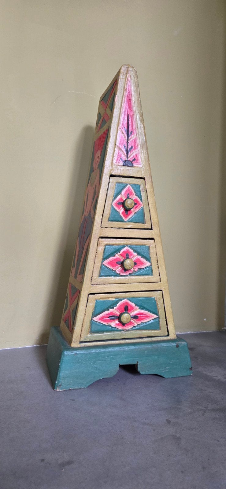 Handbeschilderd Indonesisch piramide kastje/ ladenkastje, Ophalen of Verzenden
