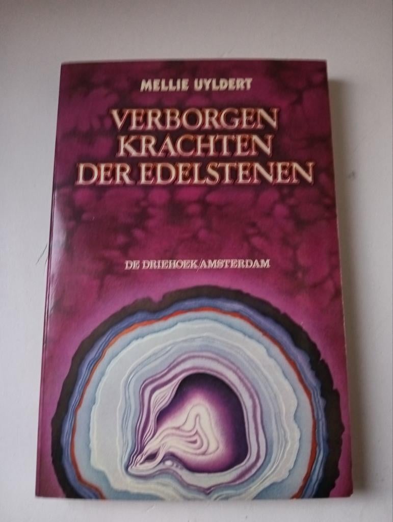 Verborgen krachten der edelstenen - Mellie Uyldert, Boeken, Ophalen of Verzenden, Zo goed als nieuw