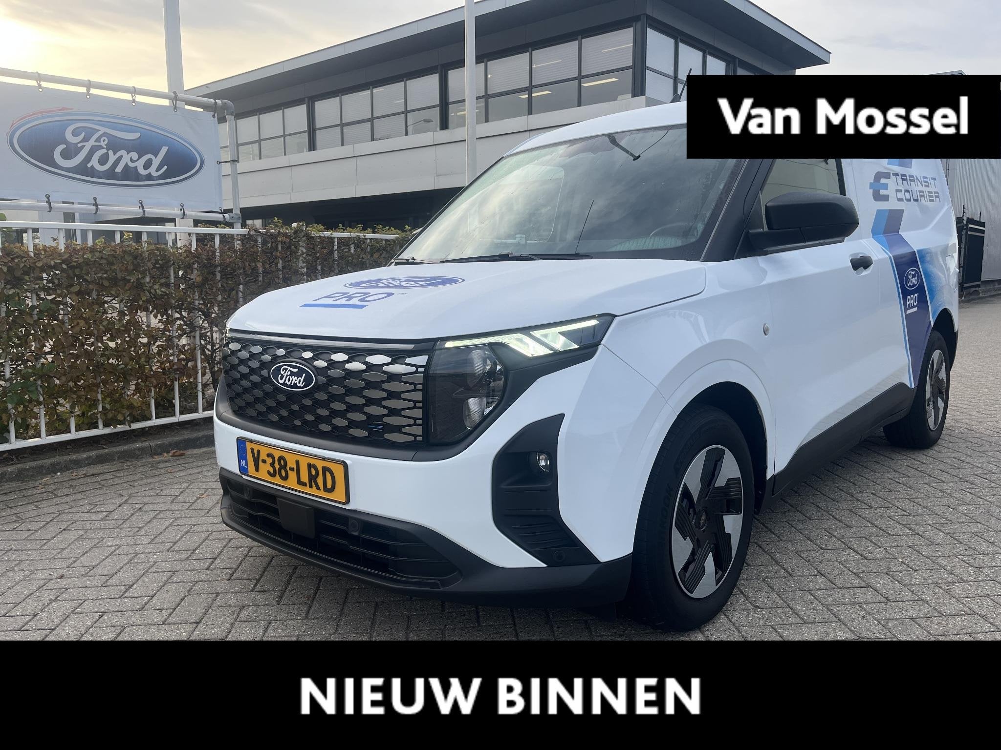Ford E-Transit Cour. Trend 44 kWh | Achteruitrijd Camera | T, Auto diversen, Automaat, Stroombaan 16
1181 VX  Amsterdam, NL, Wit