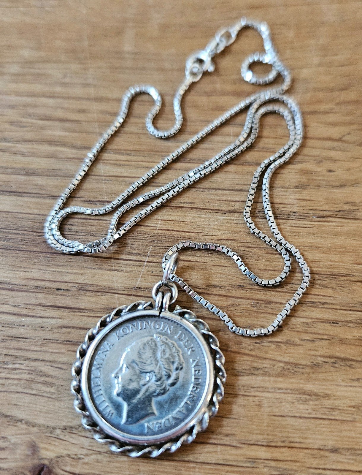 Sieraad Zilveren ketting met hanger van 1/2 Gulden munt 1929, ½ gulden, Zilver, Ophalen of Verzenden, Koningin Wilhelmina
