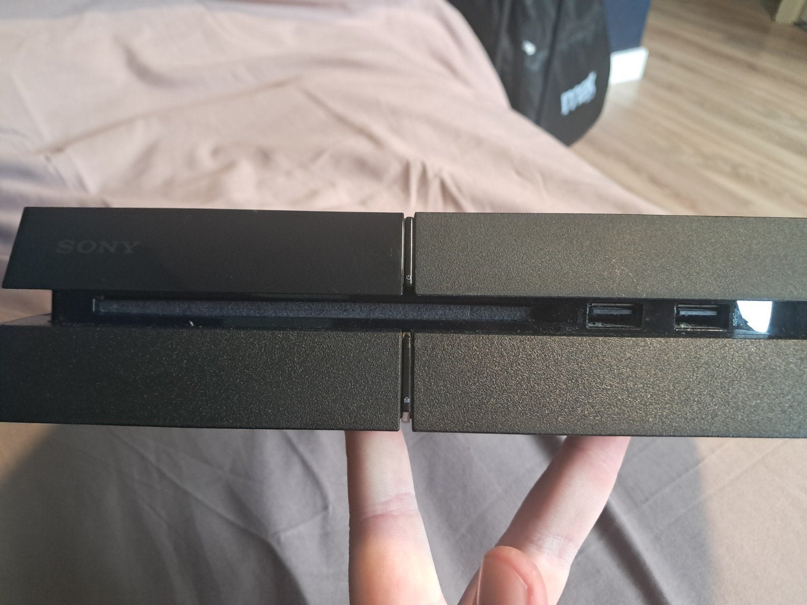 Foto 8 van ps4 met gam en een standaart