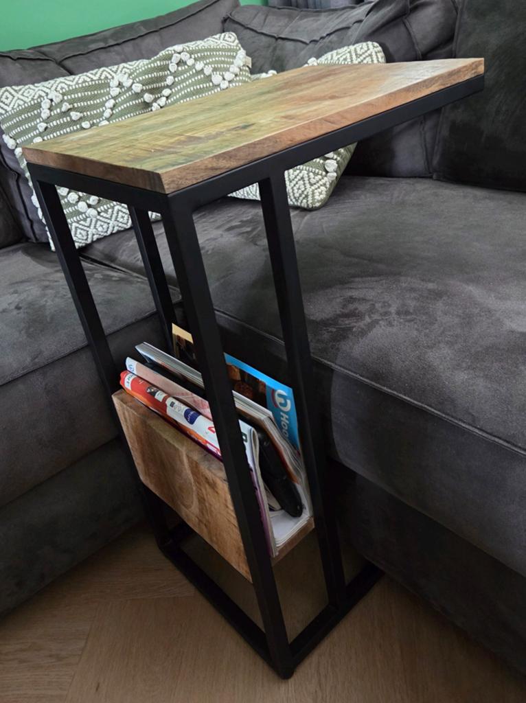 Bijzettafel industrieel met opbergvak, Huis en Inrichting, Tafels | Bijzettafels, 45 tot 60 cm, Minder dan 55 cm, Gebruikt, Ophalen of Verzenden