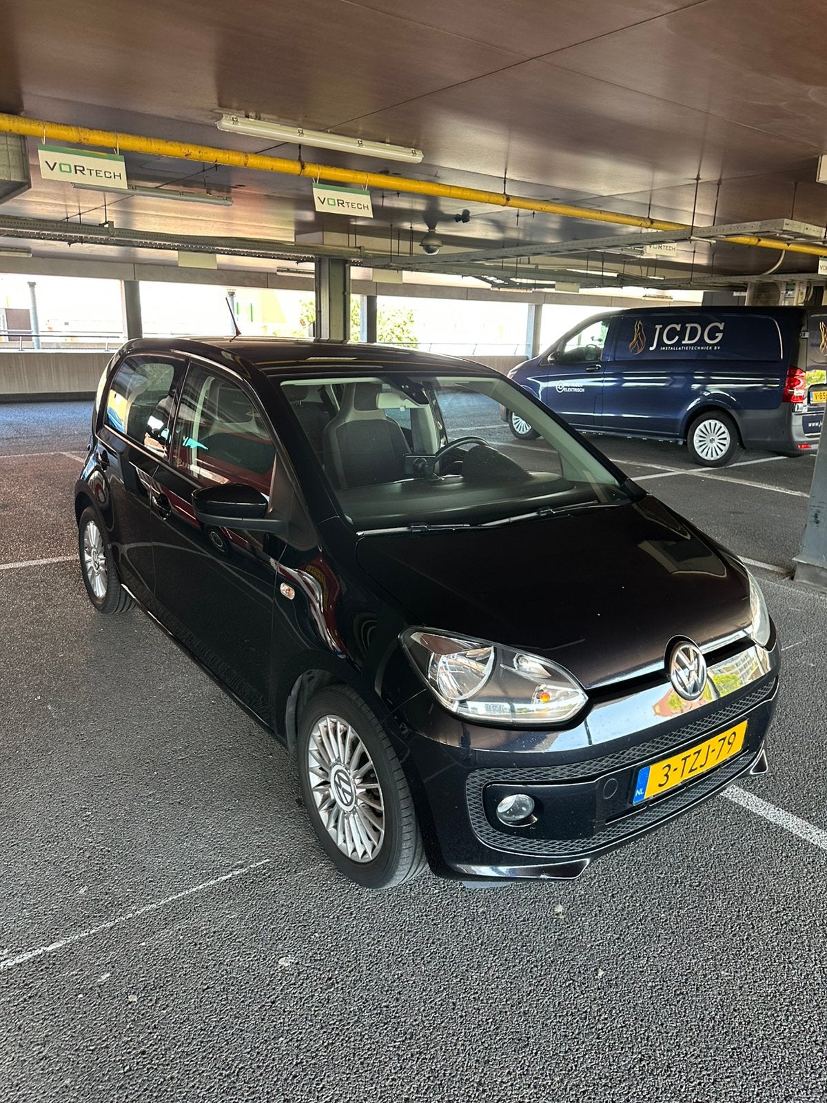 Volkswagen up! 1.0 44KW/60PK 5-DRS 2014 Zwart, Auto's, Voorwielaandrijving, Up!, 840 kg, 4 stoelen