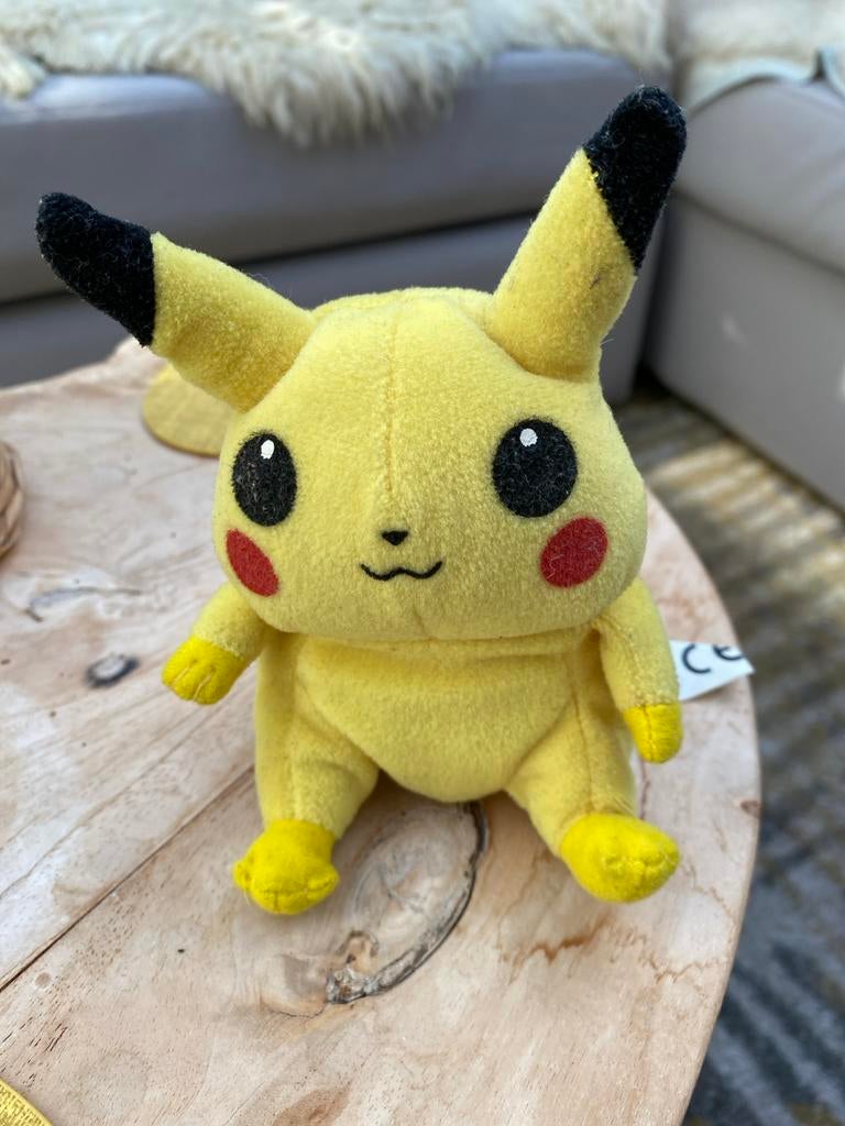 Leuke Pikachu knuffel - Zo goed als nieuw, Overige merken, Geel, Overige typen, Ophalen of Verzenden