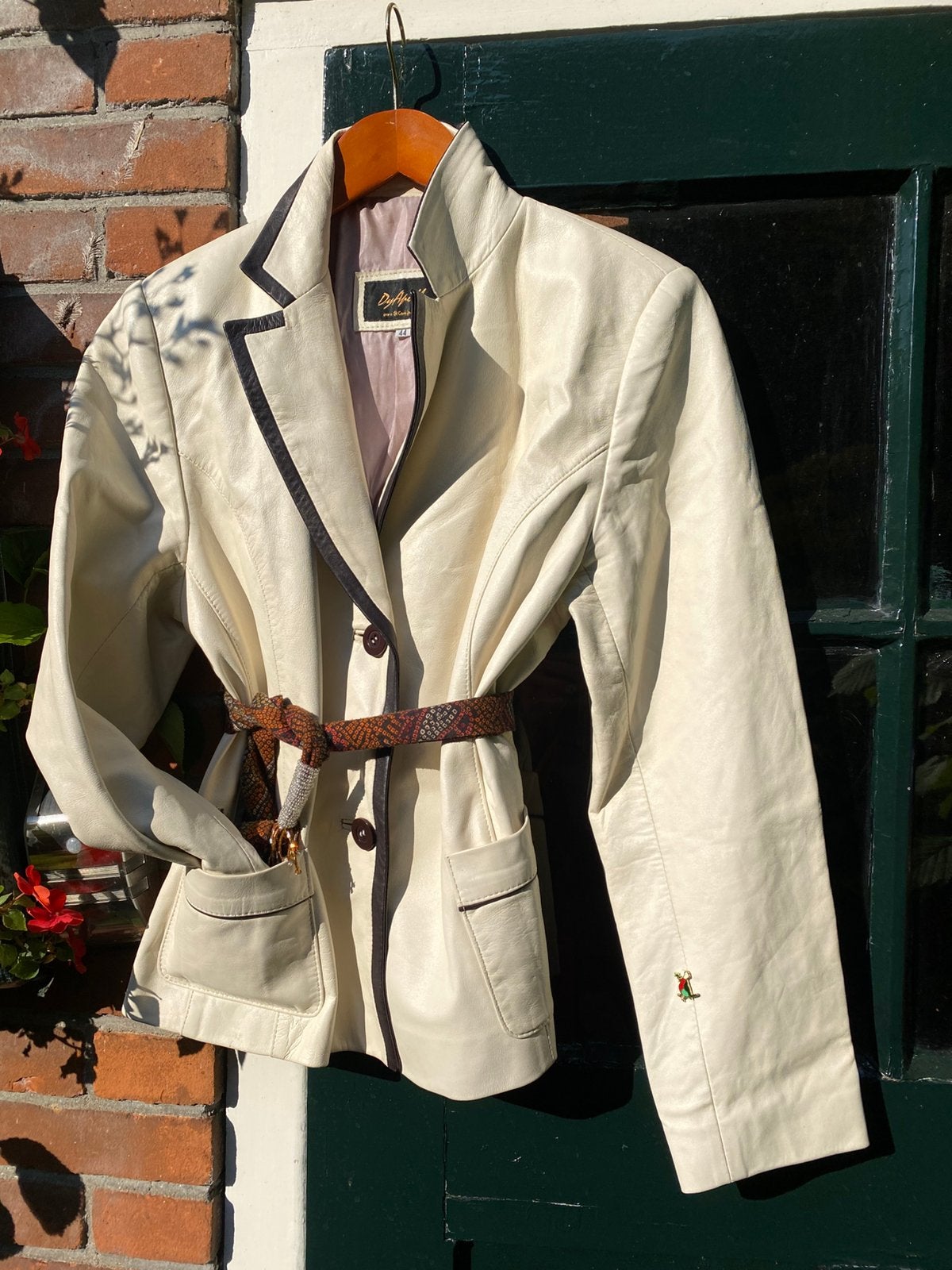 Mooie ecru Leren blazer met zwarte bies maat L, Kleding | Dames, Ophalen of Verzenden, Zo goed als nieuw, Maat 38/40 (M), Wit