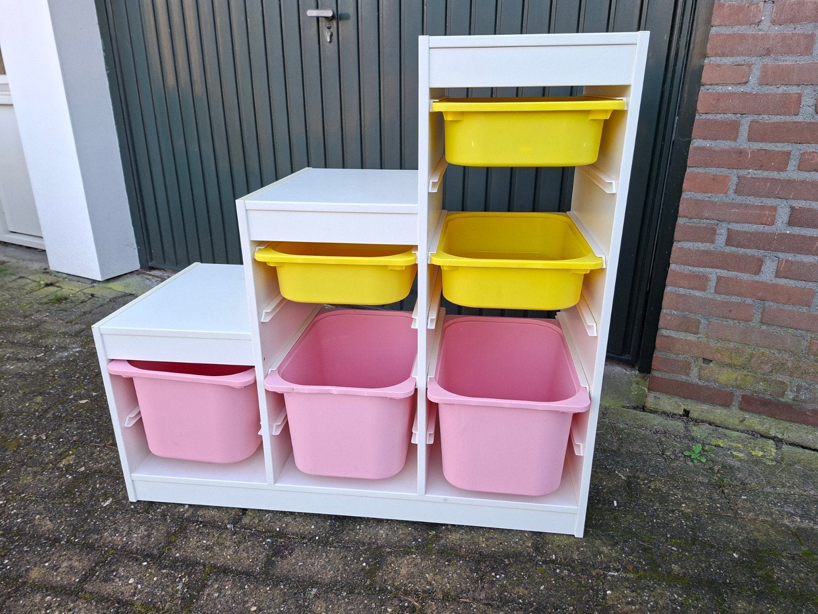 Trofastkast, Ophalen