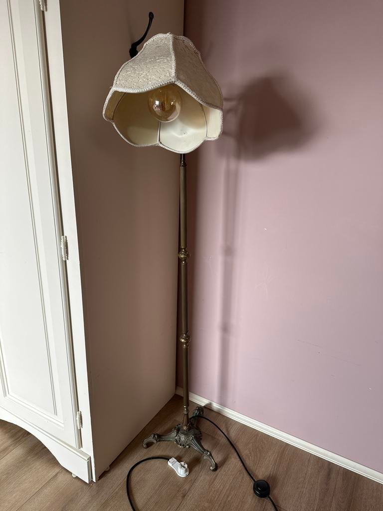 Koperkleurige vloerlamp met stoffen kap, Ophalen, Gebruikt, Metaal, 100 tot 150 cm
