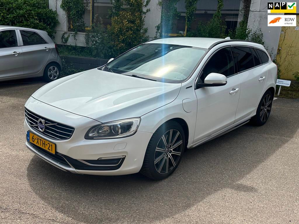 Volvo V60 2.4 D6 AWD Plug-In Hybrid Summum/ Camera/ Trekhaak, Auto's, Automaat, Wit, Vierwielaandrijving, 11 kWh