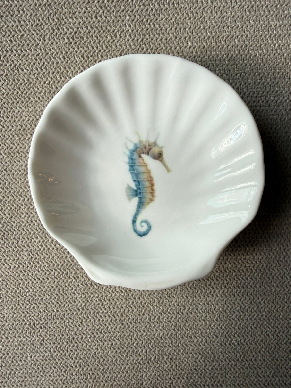Nieuw Xenos porseleinen schaaltje in schelpvorm zeepaardje, Ophalen of Verzenden, Nieuw, Rond, Porselein of Keramiek