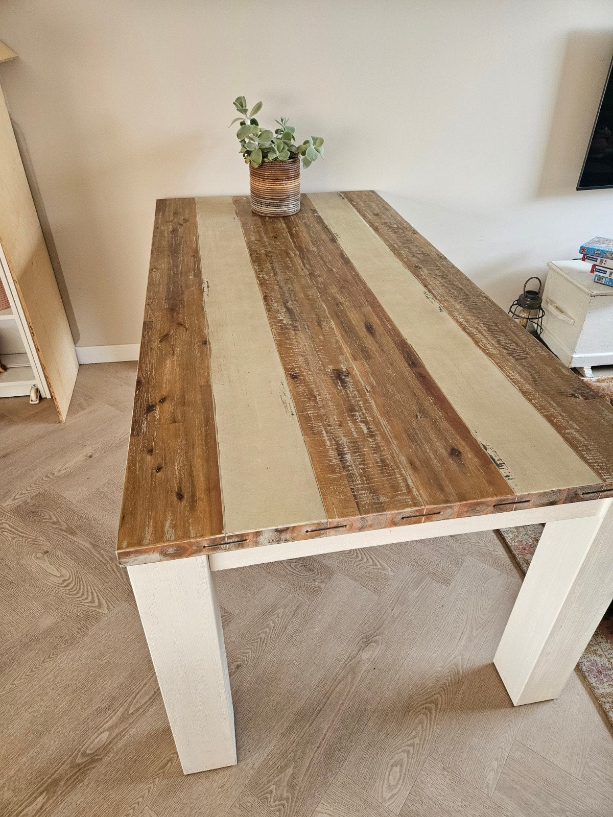Robuuste houten eettafel met wit onderstel, Ophalen, Gebruikt, Landelijk, Robuust, 50 tot 100 cm