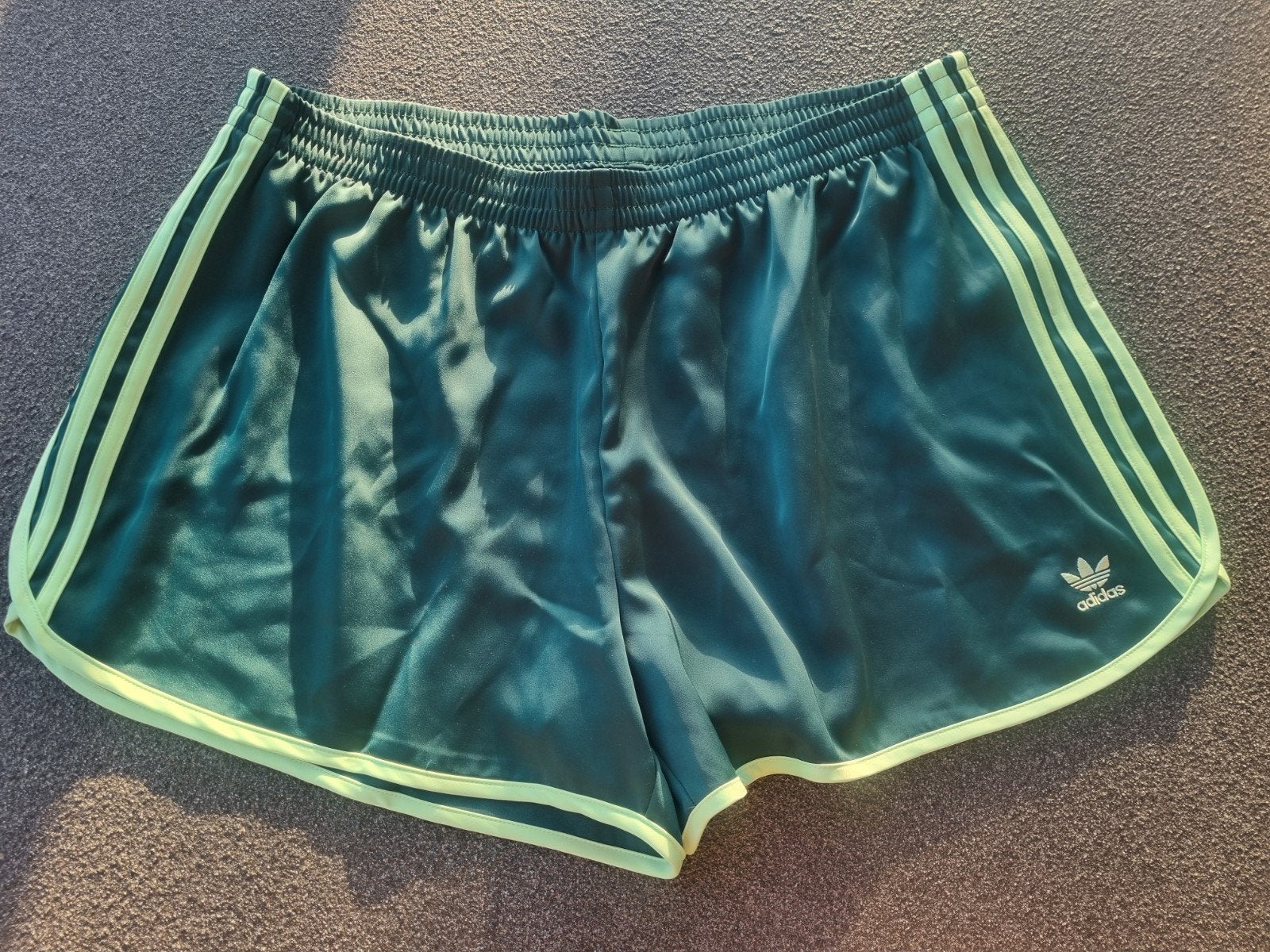 Adidas. Adicolor 3-Stripes Sprinter Shorts. 2XL, Kleding | Heren, Sportkleding, Nieuw, Overige maten, Ophalen of Verzenden, Adidas