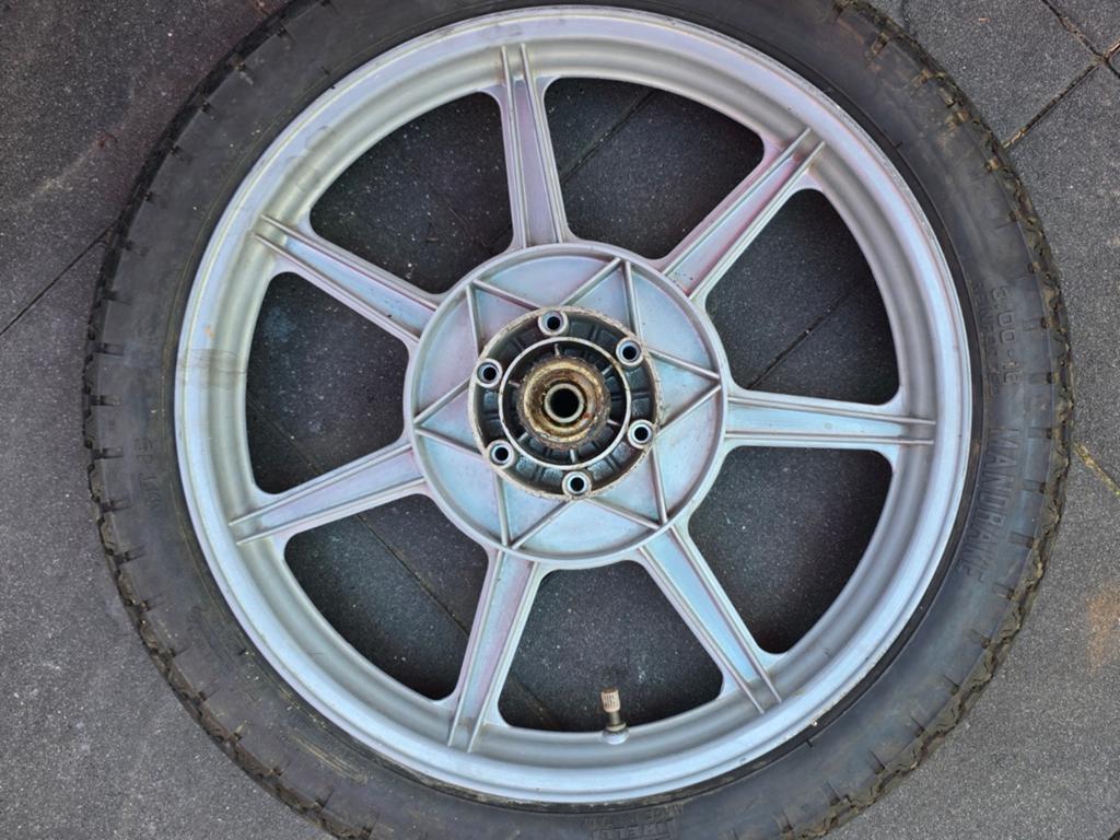 Laverda 125 LZ voorwiel 18 inch met Pirelli band, Motoren, Ophalen of Verzenden