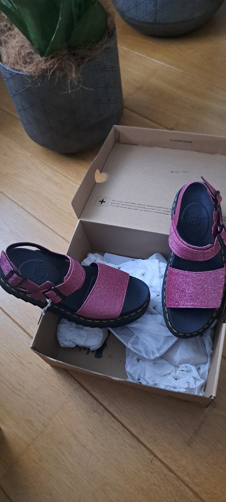Dr martens Voss pink 40 nieuw, Ophalen of Verzenden, Nieuw, Roze, Sandalen of Muiltjes
