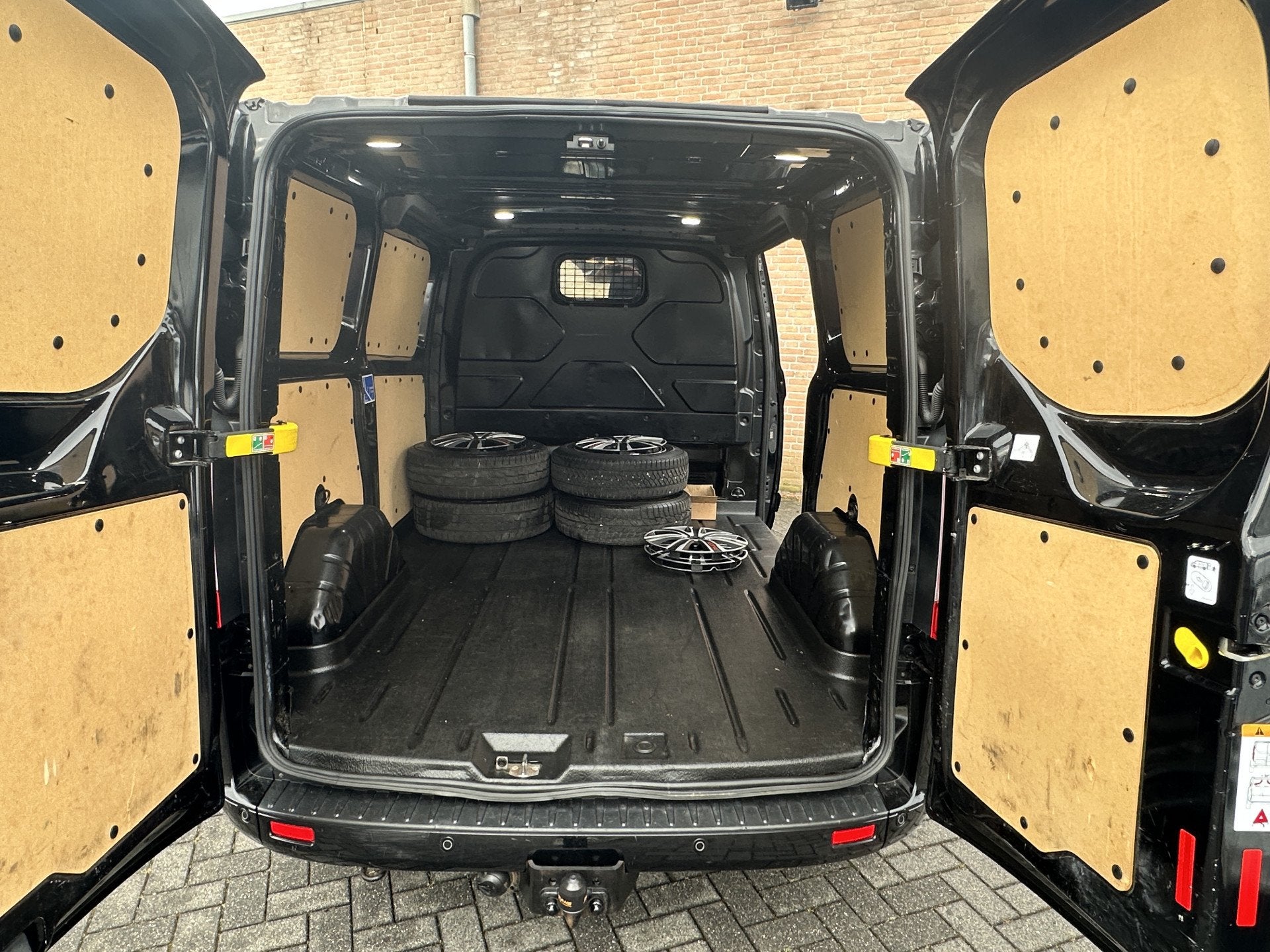 Ford Transit Custom 2.0TDCI 170PK Sport / Automaat / Cruisec, Stof, Gebruikt, 4 cilinders, Met garantie (alle)