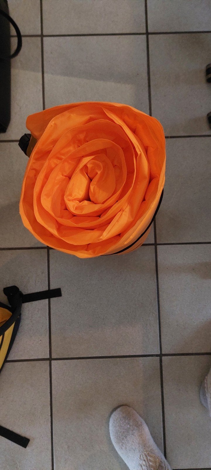 Oranje slaapmat - Ideaal voor kamperen en festivals, Ophalen of Verzenden, Gebruikt, 1-persoons