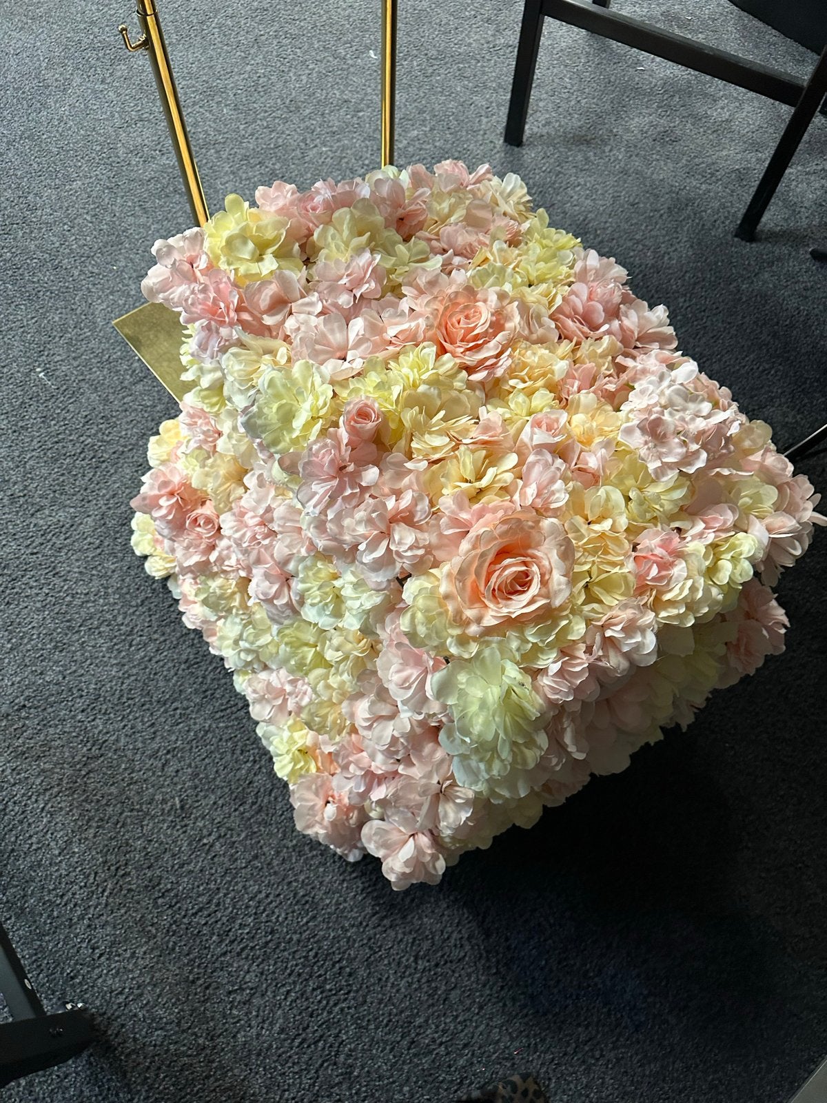 Bloemenwand Roze/Geel - Decoratie, Roze, Ophalen of Verzenden, Zo goed als nieuw, Modern