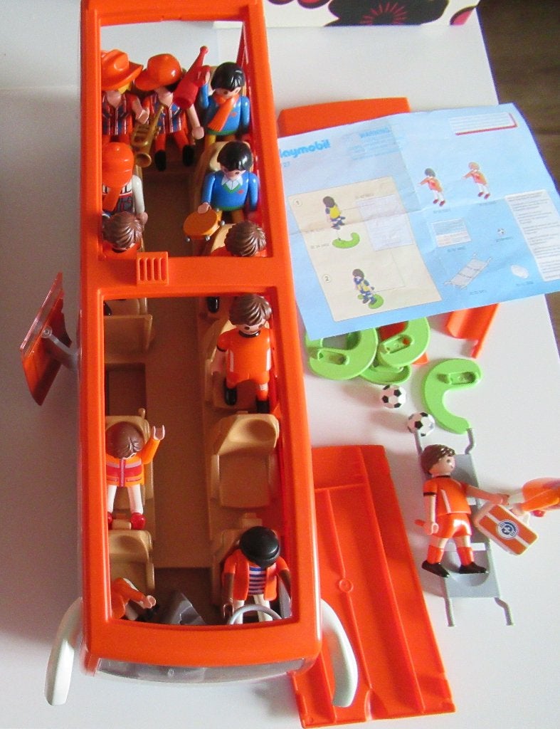 Oranjebus met toeschouwers en brancard met verpleger, Ophalen, Zo goed als nieuw